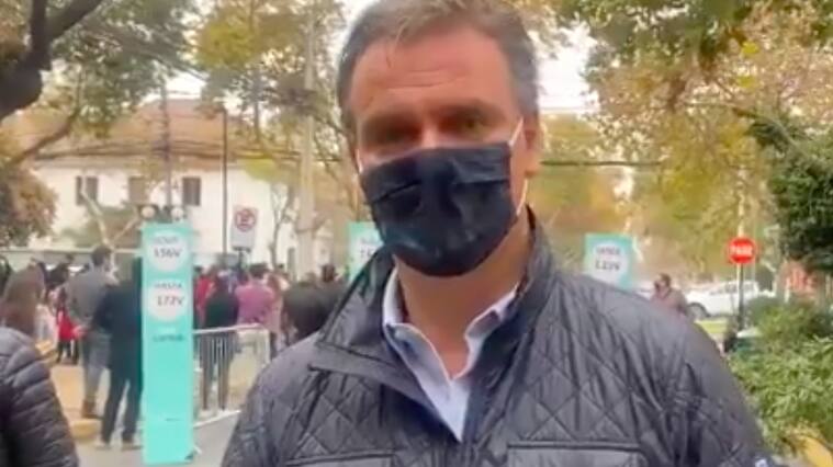 Amaro Gómez-Pablos contra las medidas sanitarias en el aeropuerto de Santiago