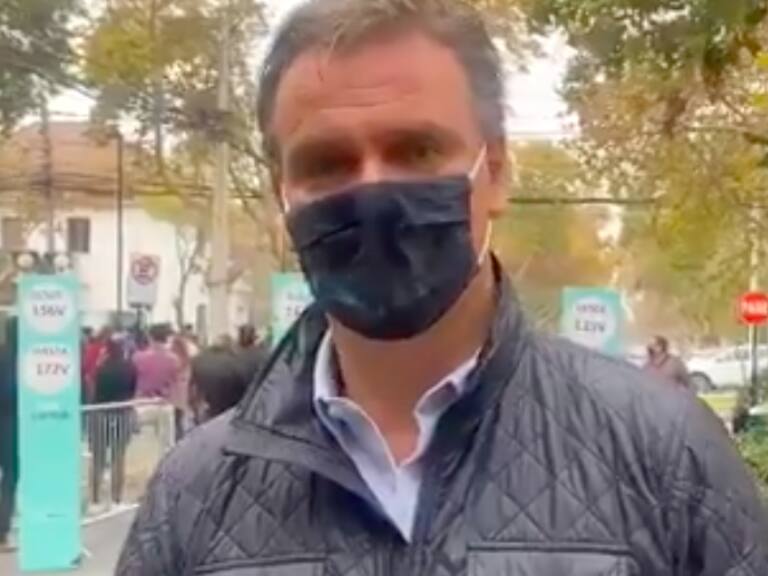 Amaro Gómez-Pablos contra las medidas sanitarias en el aeropuerto de Santiago