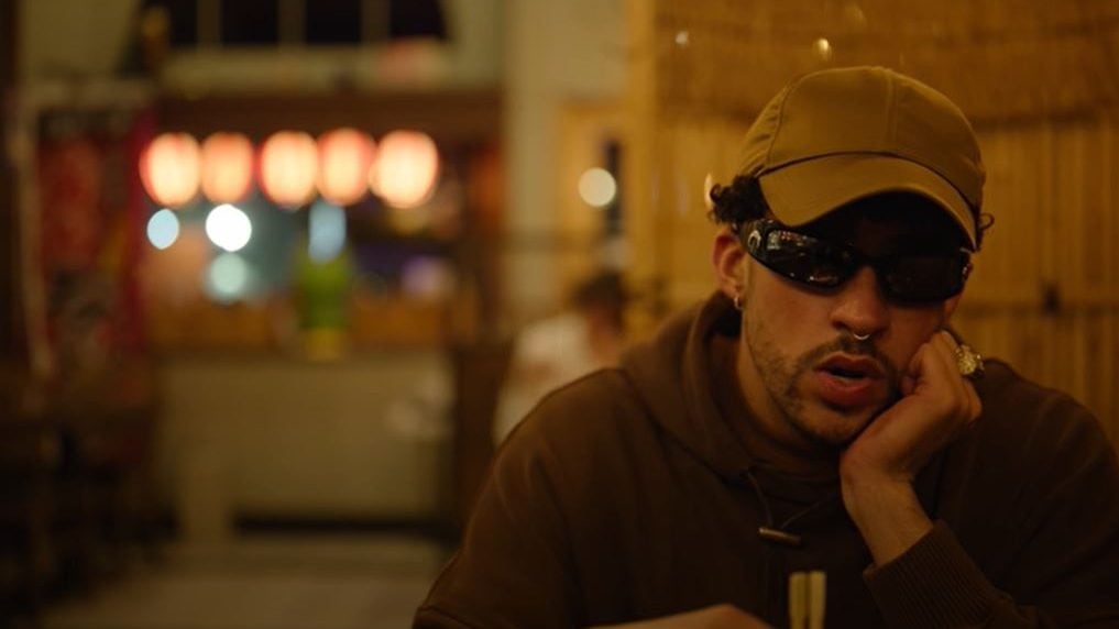 Bad Bunny en videoclip de Yonaguni