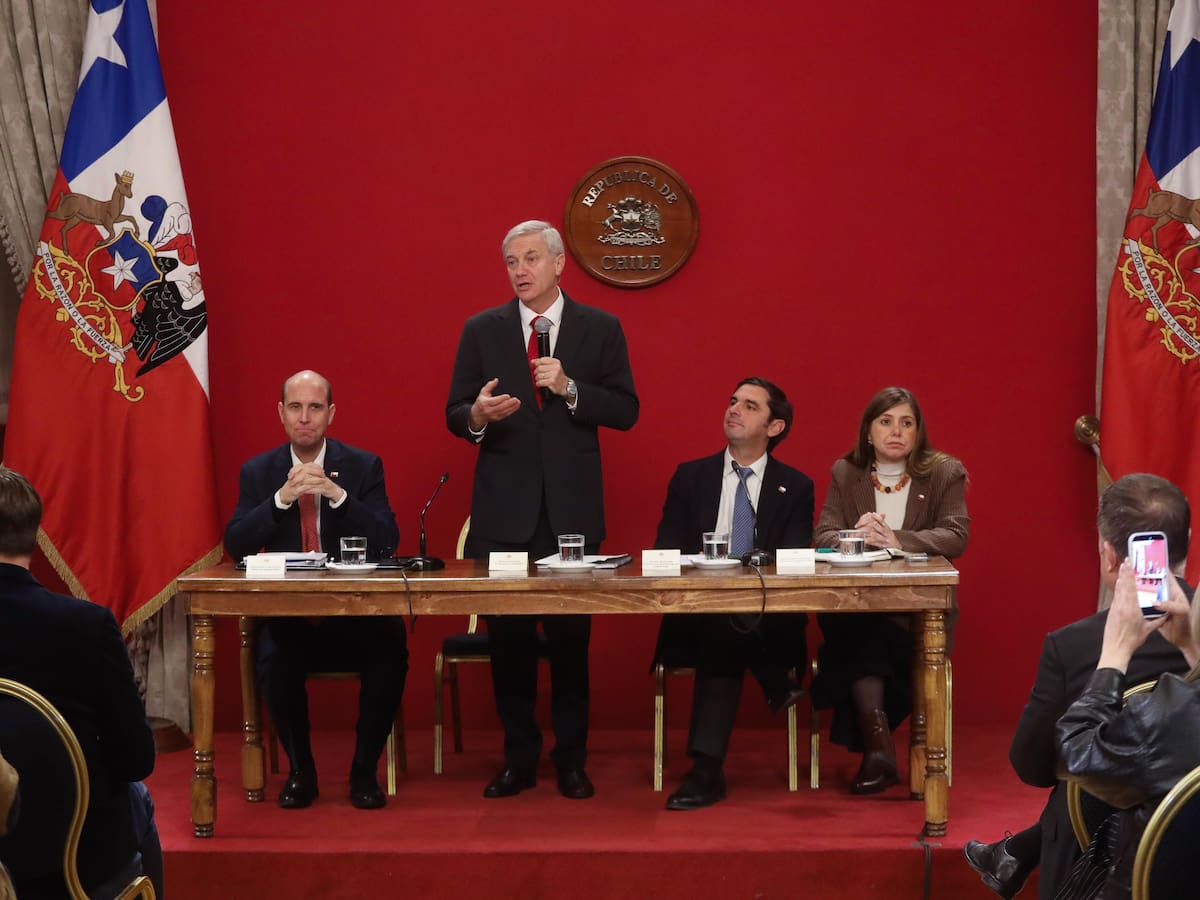 Presidente Kast reúne a alcaldes por la crisis de seguridad y presenta cerca de 30 proyectos: “Es un tema transversal”
