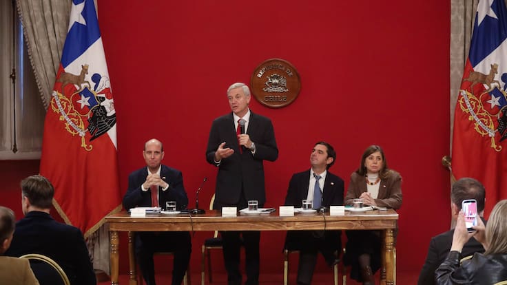 Presidente Kast reúne a alcaldes por la crisis de seguridad y presenta cerca de 30 proyectos: “Es un tema transversal”