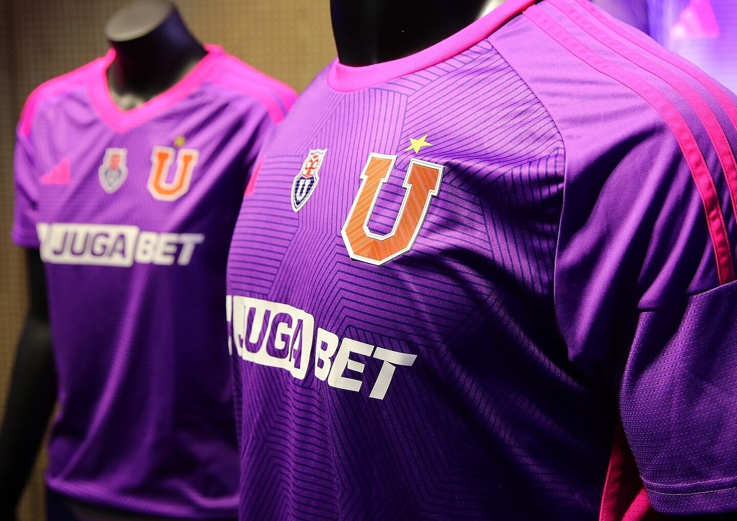 "Un look fresco e innovador": Universidad de Chile oficializó su tercera camiseta de la temporada
