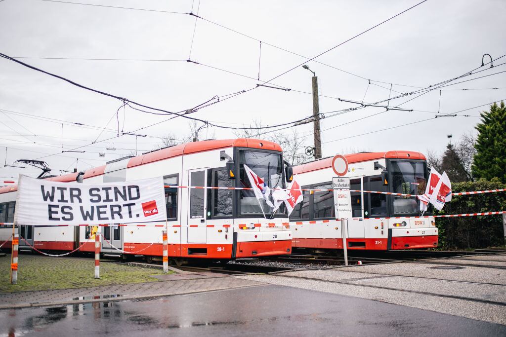Los trabajadores de los ferrocarriles paralizaron en la ciudad de Dortmund, en medio de las huelgas por mejoras salariales en Alemania.