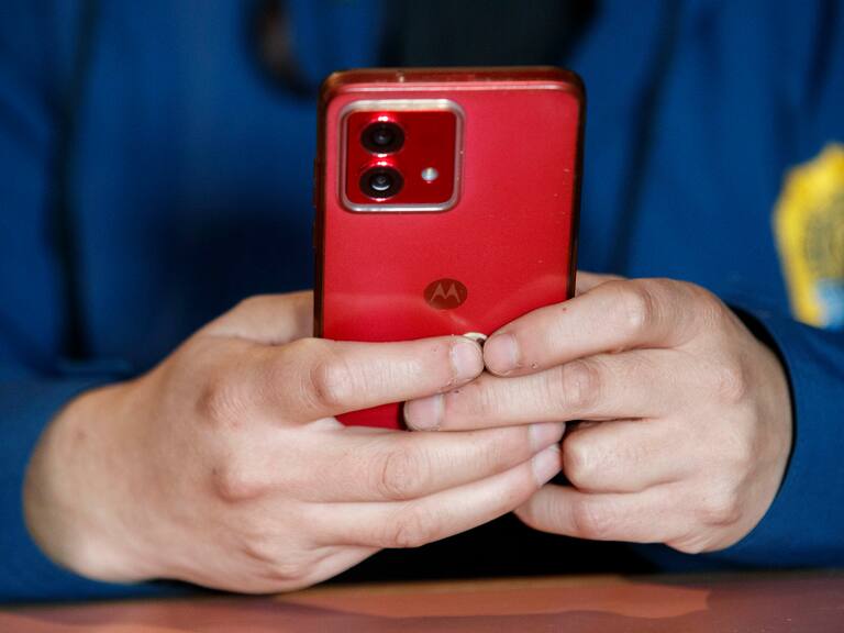 Subtel y Senapred ofician a compañías telefónicas por error en alerta SAE: exigen explicaciones por envío masivo