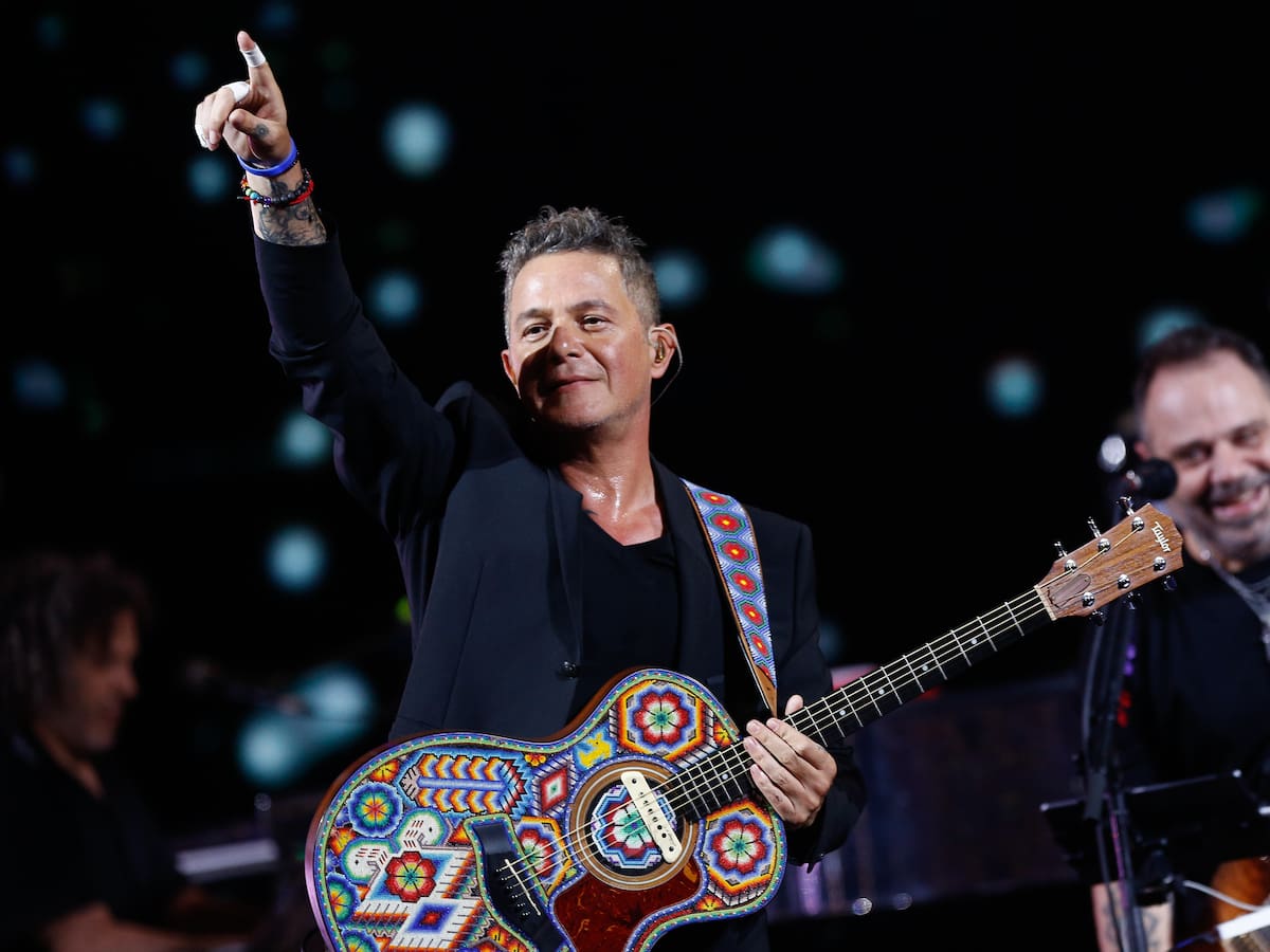 “Sigan haciendo su labor que es maravillosa”: la emotiva dedicatoria de Alejandro Sanz a los voluntarios en incendios durante Festival de Viña 2024