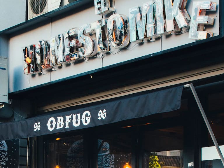 A un mes de la muerte de uno de sus fundadores: Honesto Mike anuncia nuevo restaurante en popular barrio de Santiago