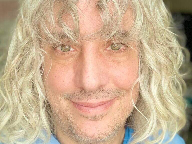 “Chascas” Valenzuela relata experiencia de adopción homoparental en “Gente como yo”: «Nos estaban equiparando con pedófilos»