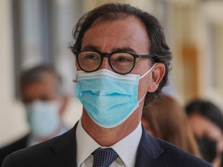 30 de noviembre del 2021/SANTIAGORaul Figueroa, ministro de Educacion, durante la visita del mineduc al colegio Santa Teresita del Niño Jesús para liderar ceremonia de reconocimiento a las alumnas de primero básico que, gracias al programa Leo Primero, pasarán de curso con un correcto nivel de lectura.
FOTO: SEBASTIAN BELTRAN GAETE/AGENCIAUNO