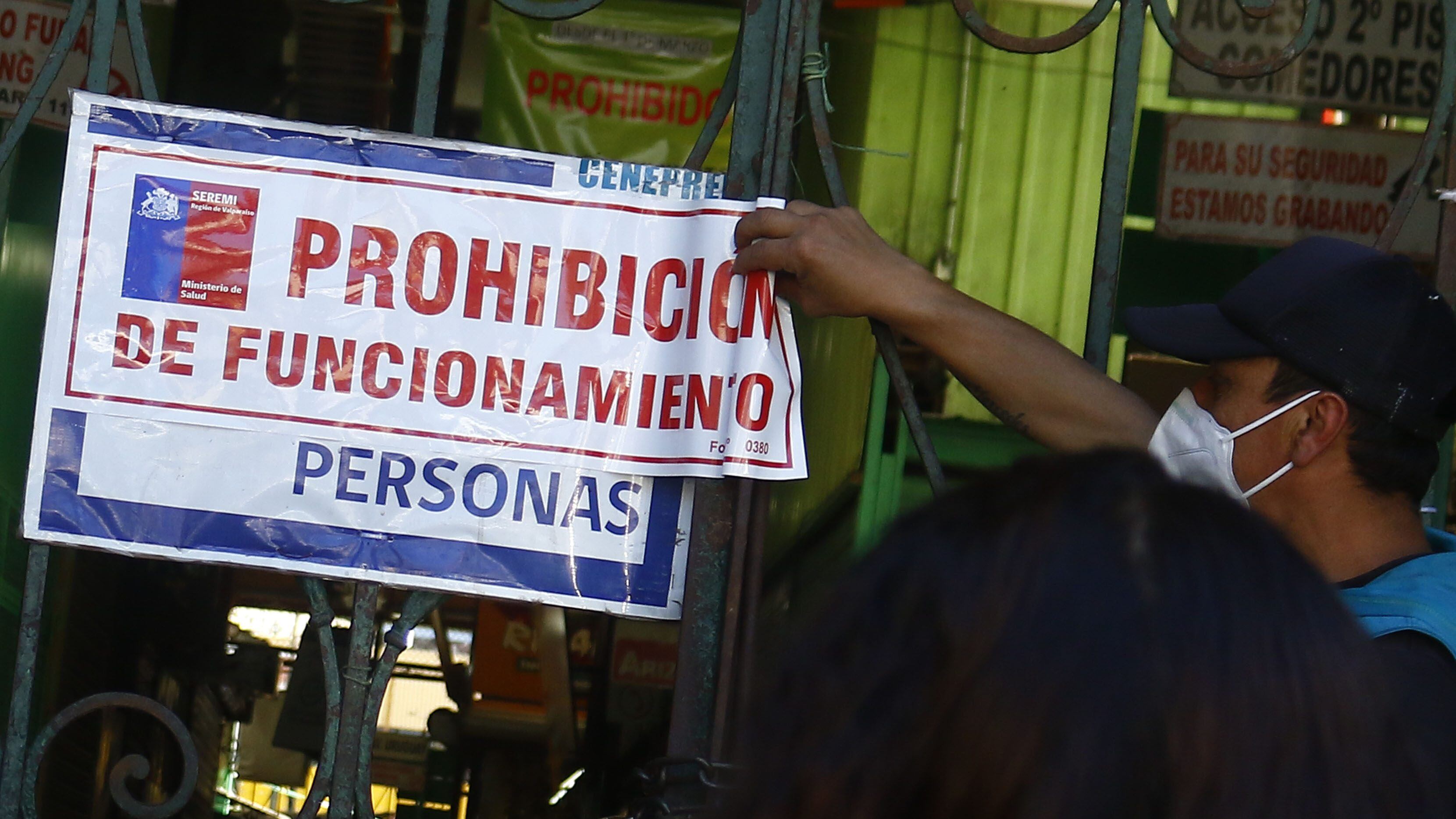 21 DE MARZO DE 2021/VALPARAISOProhiben funcionamiento del Mercado Cardonal de Valparaiso, luego que la autoridad sanitaria ordenara el cierre del recinto, debido a que siete trabajadores dieran positivo a Coronavirus.
FOTO: LEONARDO RUBILAR CHANDIA/AGENCIAUNO