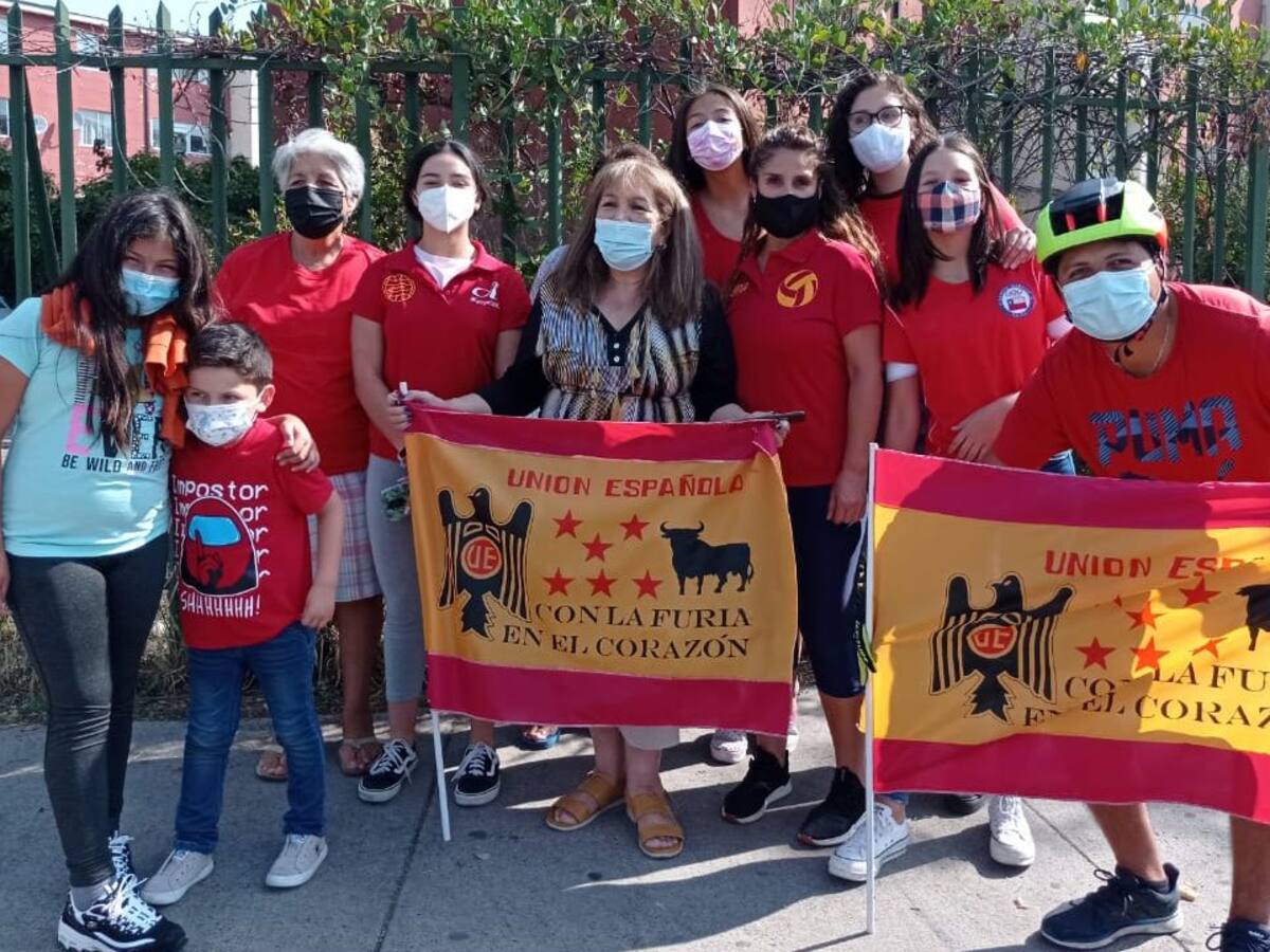 Familiares del nuevo cuerpo técnico de Unión Española hicieron «banderazo» en la previa de duelo contra la U