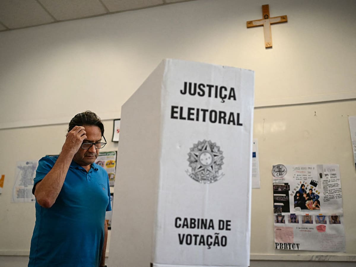 Elección presidencial en Brasil: cierran colegios electorales y empieza conteo de votos