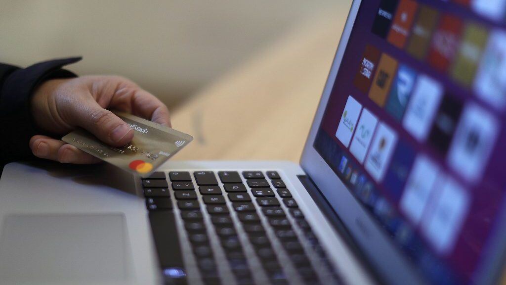 31 de Agosto de 2020/SANTIAGO A las 0:00 horas de este lunes se dio inicio al Cyber Day 2020, evento anual que ofrece descuentos y ofertas en diferentes comercios. Este ao, la iniciativa tuvo que reprogramarse dos veces debido a la pandemia.
FOTO:Cristobal Escobar/Agencia UNO