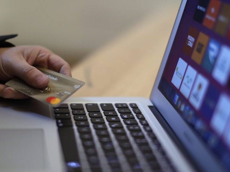 31 de Agosto de 2020/SANTIAGO A las 0:00 horas de este lunes se dio inicio al Cyber Day 2020, evento anual que ofrece descuentos y ofertas en diferentes comercios. Este ao, la iniciativa tuvo que reprogramarse dos veces debido a la pandemia.
FOTO:Cristobal Escobar/Agencia UNO