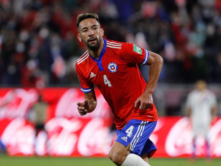 Mauricio Isla volvió a las prácticas de la ‘Roja’ luego de cumplir cuarentena