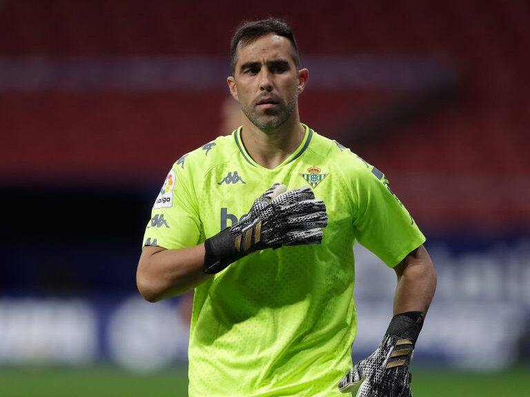 MADRID, SPAIN - OCTOBER 24: Goalkeeper Claudio Bravo of Real Betis Balompie reacts during the La Liga Santander match between Atletico de Madrid and Real Betis at Estadio Wanda Metropolitano on October 24, 2020 in Madrid, Spain. Sporting stadiums around Spain remain under strict restrictions due to the Coronavirus Pandemic as Government social distancing laws prohibit fans inside venues resulting in games being played behind closed doors. (Photo by Gonzalo Arroyo Moreno/Getty Images)