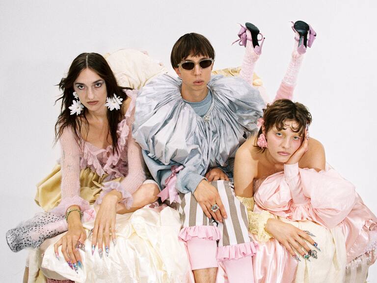 El trío alemán Blond debuta en Chile: así suena esta banda de indie pop