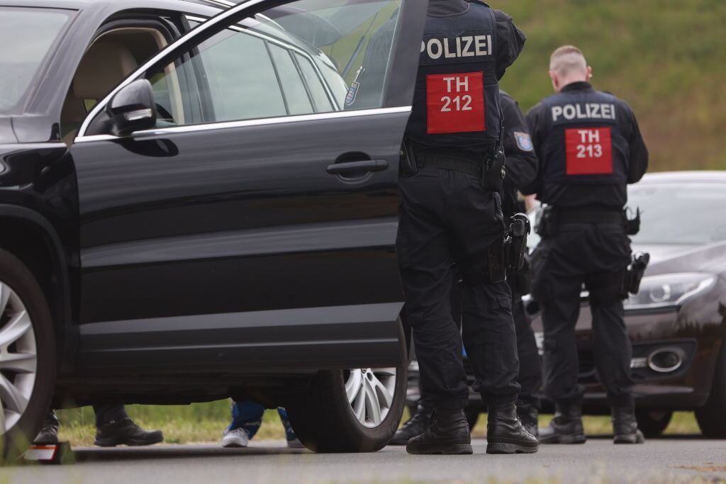Policías detienen a miembros de Reichsbürger en las calles de Alemania