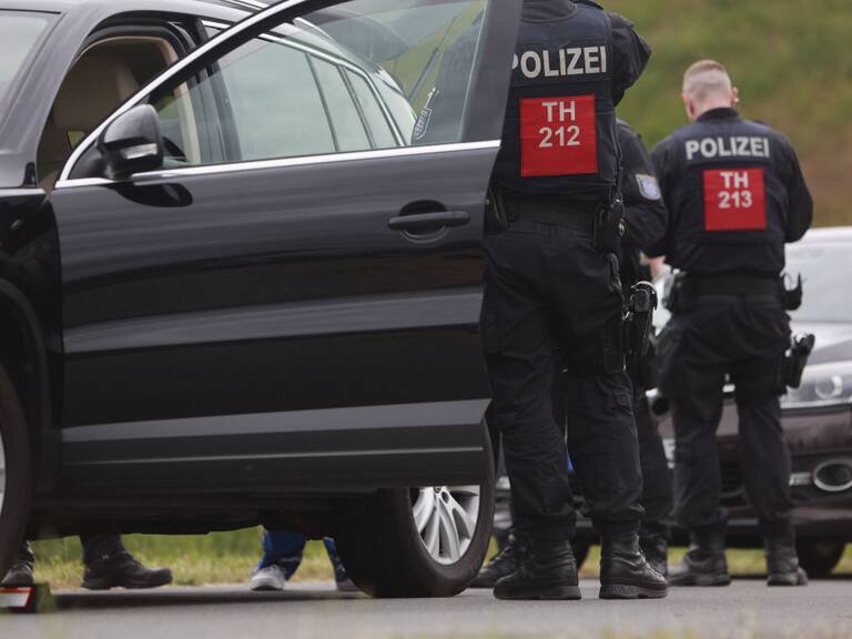 Policías detienen a miembros de Reichsbürger en las calles de Alemania