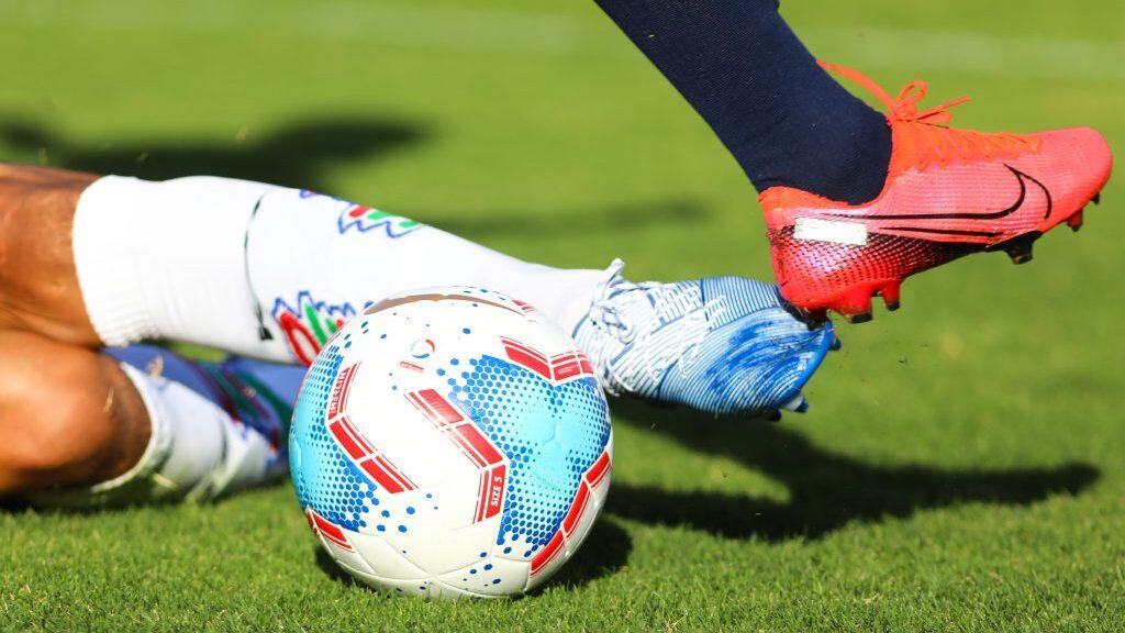 03 DE ENERO DE 2021/SANTIAGOJugadores disputan la pelota, durante el partido valido por vigsimo sptima fecha del Campeonato Nacional AFP PlanVital 2020, entre Universidad de Chile y Universidad de Concepcin, disputado en el Estadio Nacional.
FOTO: SEBASTIAN ORIA/AGENCIAUNO