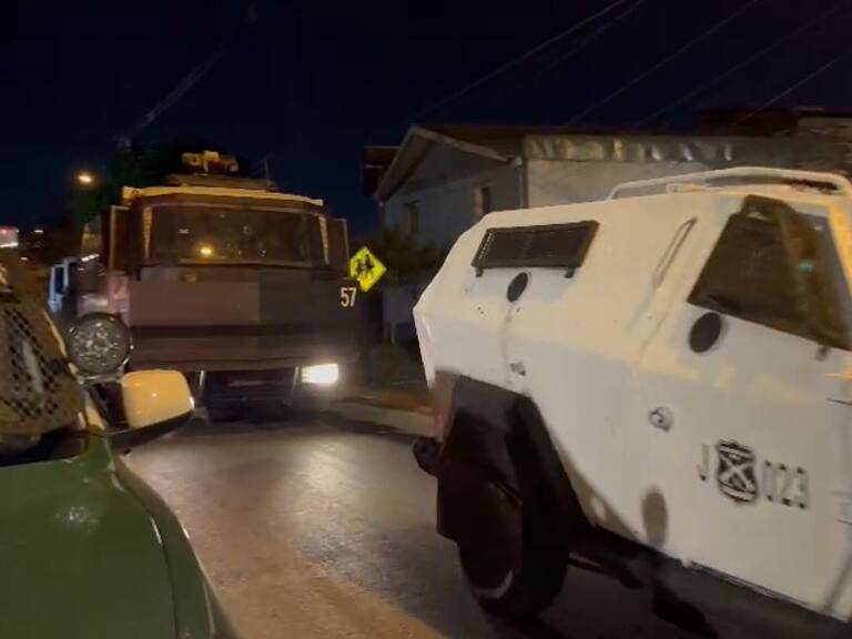 Carabineros interviene en la población La Victoria tras disparos en la vía pública