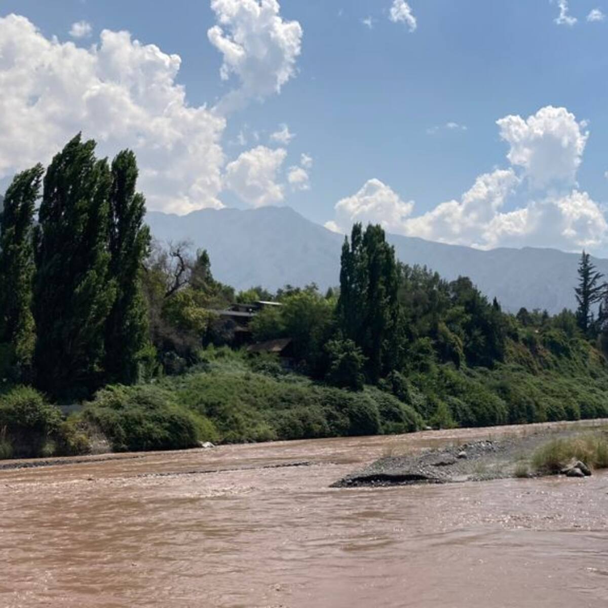 Aguas Andinas se declara en alerta temprana preventiva por turbiedades en ríos Maipo y Mapocho