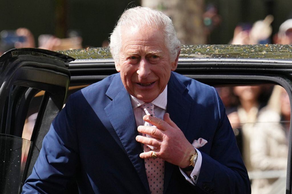A un día de la coronación de Carlos III: La efervescencia de la gente y el grito de los opositores amarillos