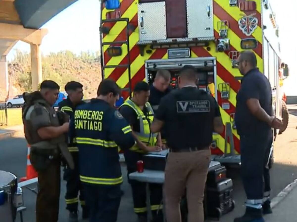 Operativo de emergencia: Bomberos despliega rescate por 9 personas desaparecidas en Cerro Manquehue