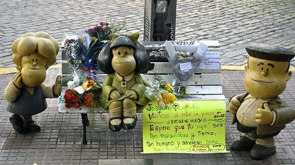 Estatua de Mafalda en Buenos Aires, Argentina.