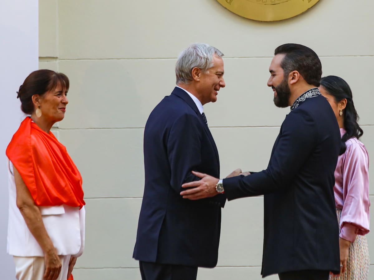 Encuesta Cadem: 67% aprueba última gira de Kast y 38% cree que reunión más importante fue con Bukele
