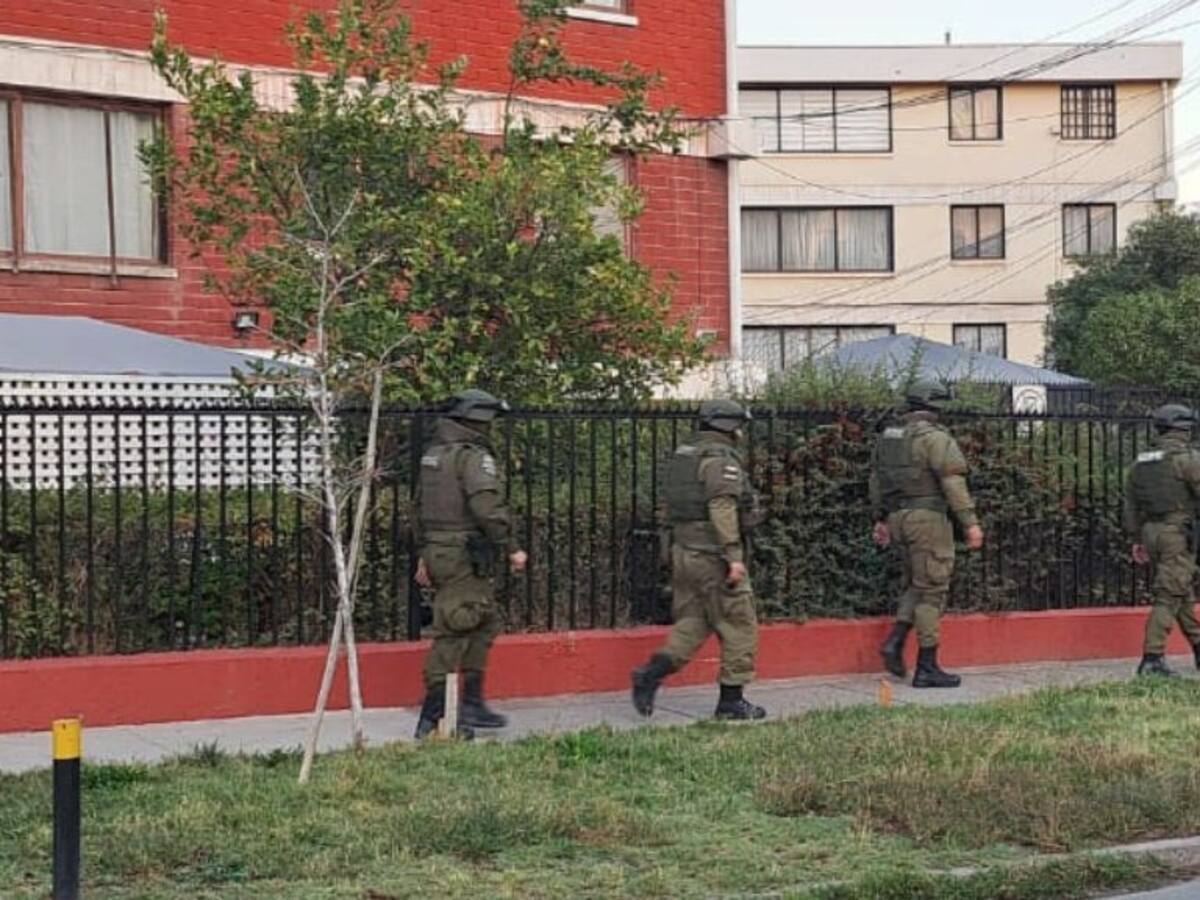 La Cisterna: Carabineros encuentra armamento de guerra tras allanamiento a casa de autor de balacera