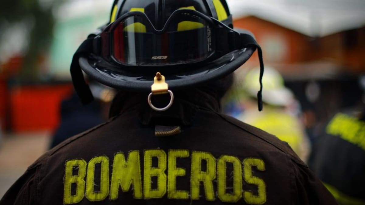Voraz incendio en Cerrillos deja dos personas fallecidas y tres departamentos afectados