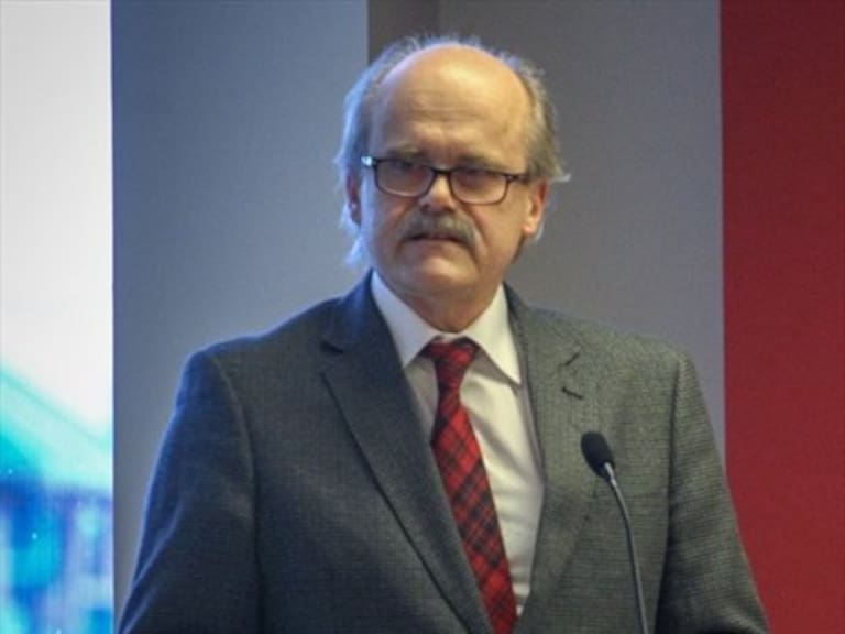 Renunció el Intendente de Magallanes y la de Atacama