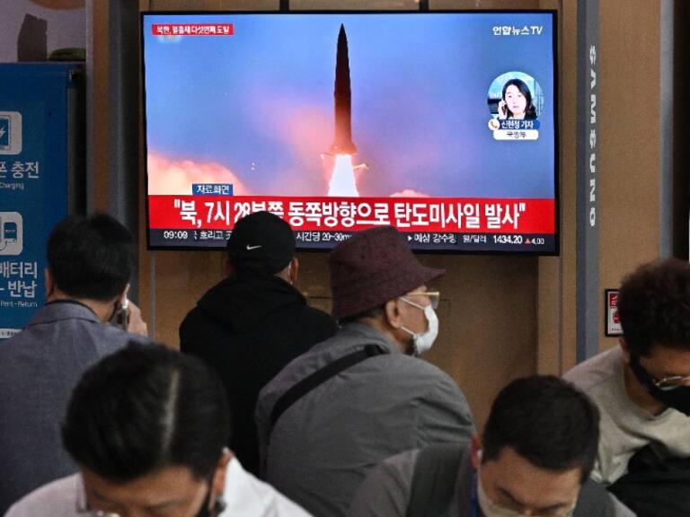 Corea del Norte lanza dos misiles balísticos en aguas de Japón