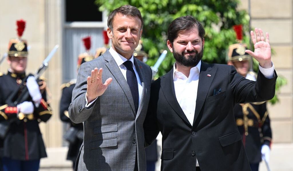 Presidente Boric y Emmanuel Macron en Francia