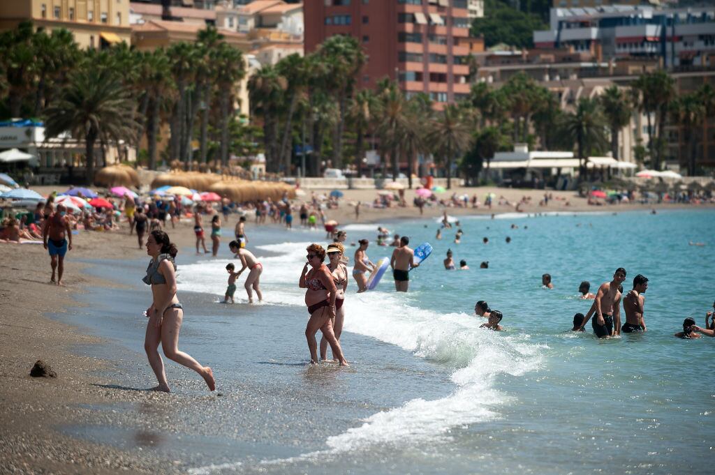 Las y los españoles en las playas de Málaga