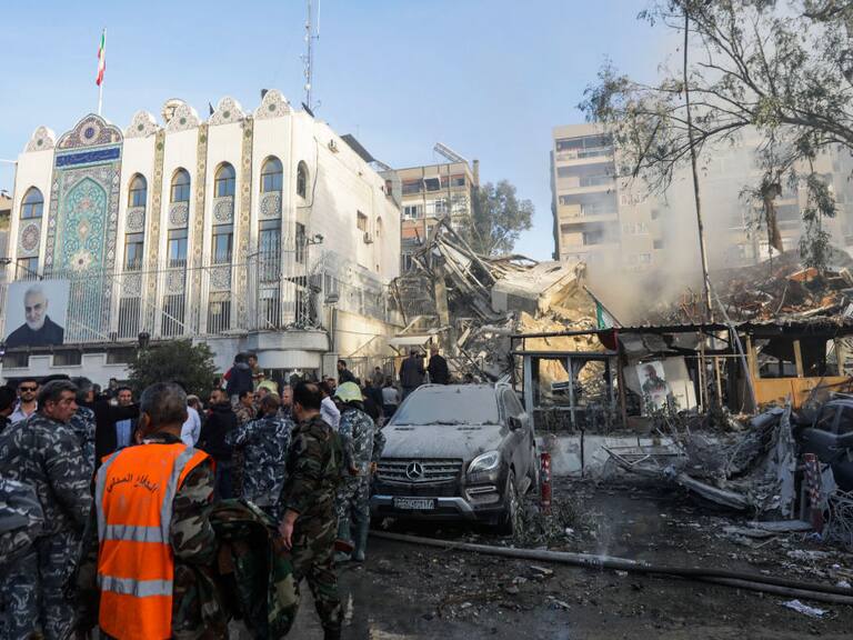 Edificio junto a la embajada de Irán en la ciudad de Damasco colapsa tras un nuevo bombardeo contra el territorio de Siria.