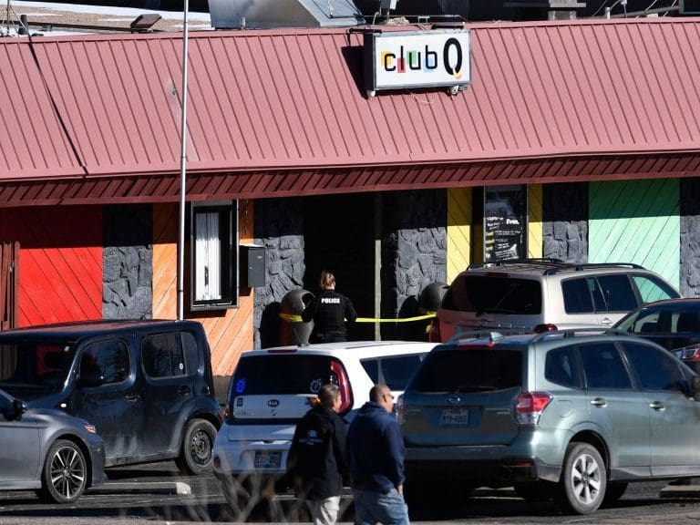 Estados Unidos: 5 muertos y 18 heridos deja tiroteo en club nocturno LGBTQ+ en Colorado