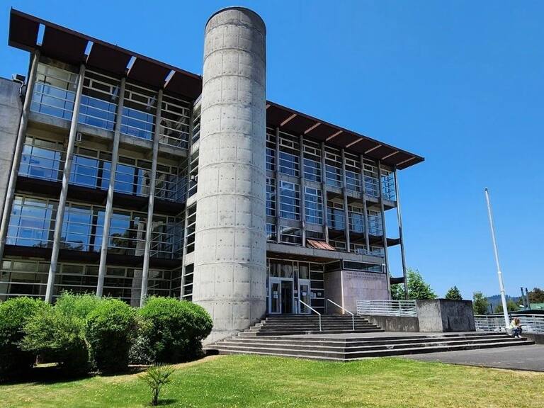 Decretan prisión preventiva a imputado por incendio que destruyó dos departamentos en Temuco