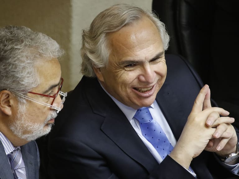 Investigación por Caso Audios: cartolas muestran millonarias transferencias de Luis Hermosilla a Andrés Chadwick entre 2020 y 2023