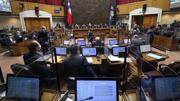 26 DE OCTUBRE DE 2021/VALPARAISOEl ministro Rodrigo Cerda (c, de espalda), durante la Comisión Mixta que revisa el Presupuesto de la Nación para el año 2022.
FOTO: LEONARDO RUBILAR CHANDIA/AGENCIAUNO