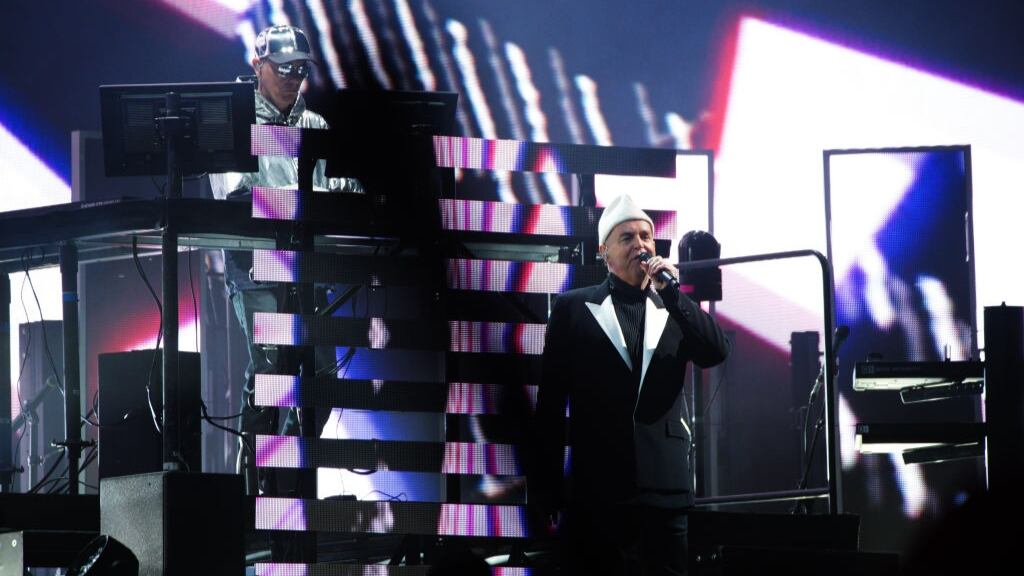 Pet Shop Boys sorprende en la playa de Viña antes de su debut en el Festival de Viña 2026