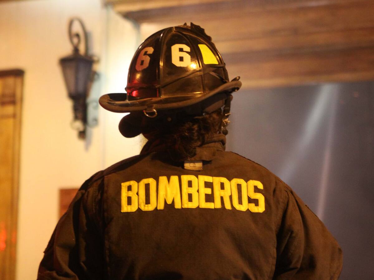 Violento incendio en la comuna de El Bosque deja un adulto mayor fallecido