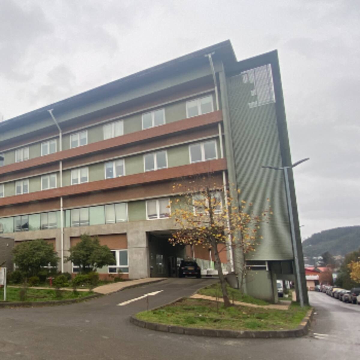 Adulto mayor muere tras caer desde cuarto piso de hospital en Curanilahue