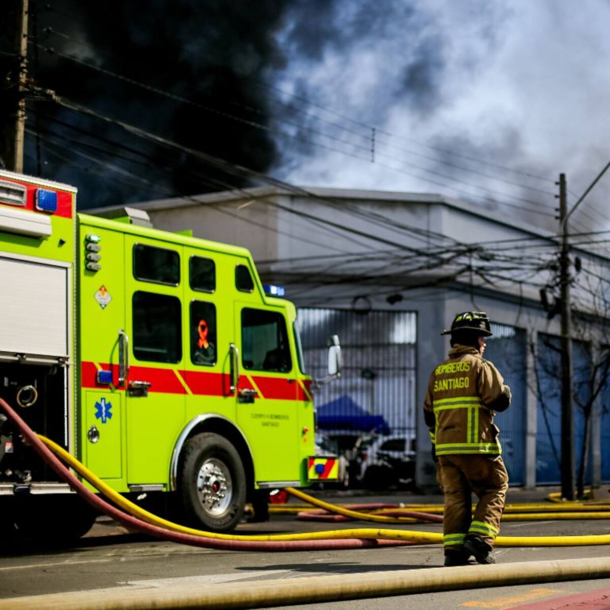 Gran incendio en el centro de Santiago: Bomberos actualiza estado del siniestro