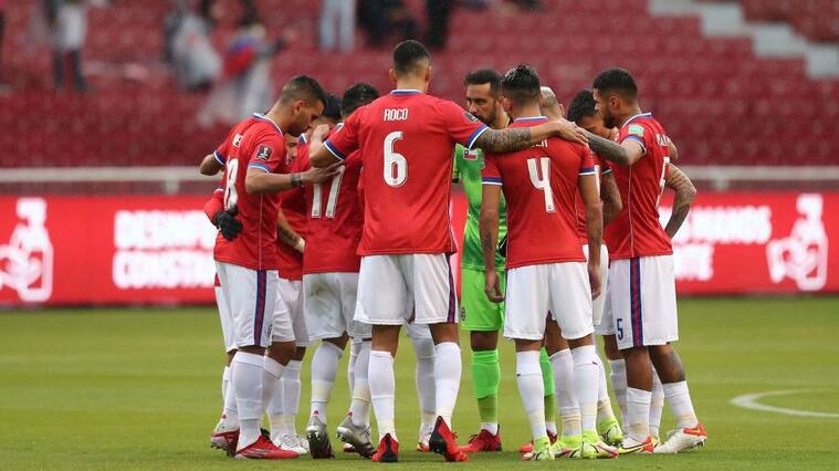 Chile's football team players are seen before their South American qualification football match for the FIFA World Cup Qatar 2022 against Ecuador at the Rodrigo Paz Delgado Stadium in Quito on September 5, 2021. (Photo by Jose Jacome / POOL / AFP) (Photo by JOSE JACOME/POOL/AFP via Getty Images)