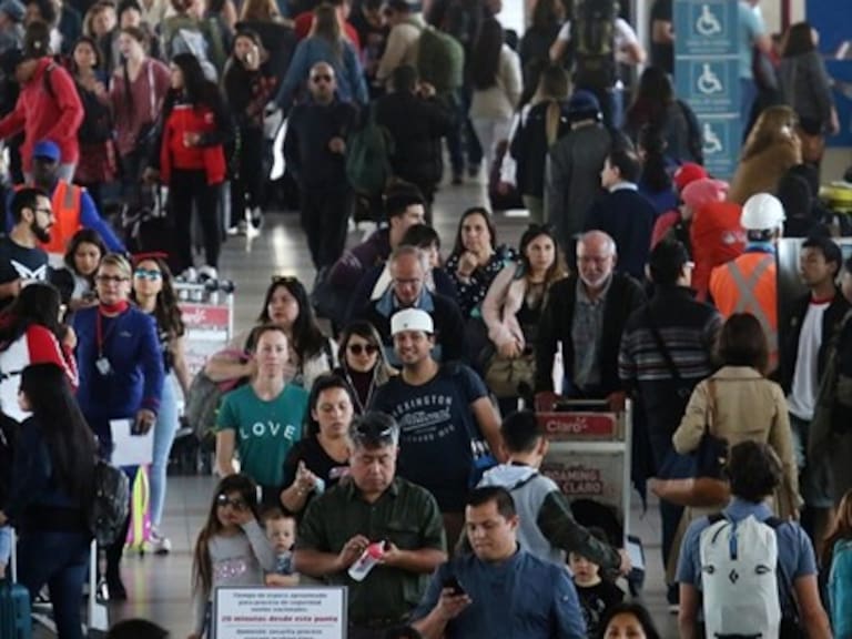 Expertos apuntan la principal razón de colapsos en el aeropuerto de Santiago