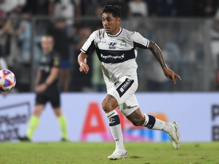 Desde Argentina apuntan a un delantero de Gimnasia y Esgrima como refuerzo para Colo Colo