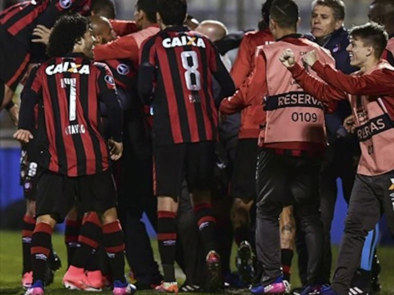 Universidad Católica se despidió de la Copa Libertadores al caer ante Atlético Paranaense