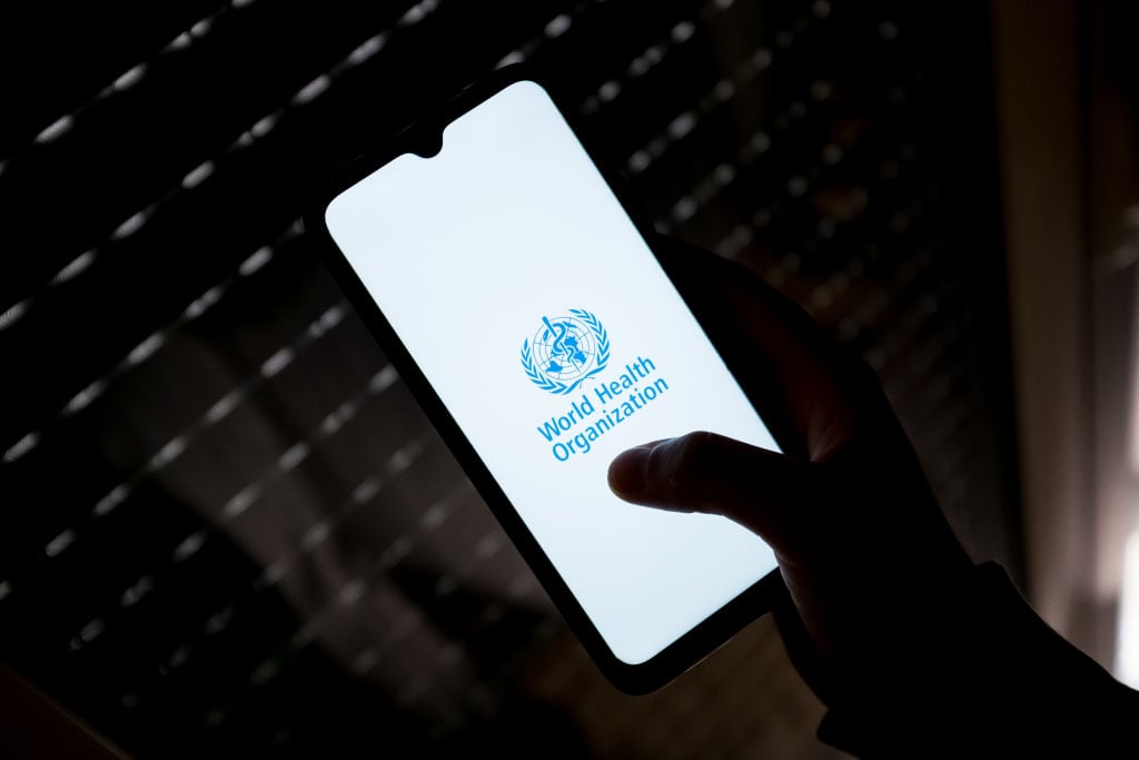 Ilustración de una alerta de la Organización Mundial de la Salud de la ONU