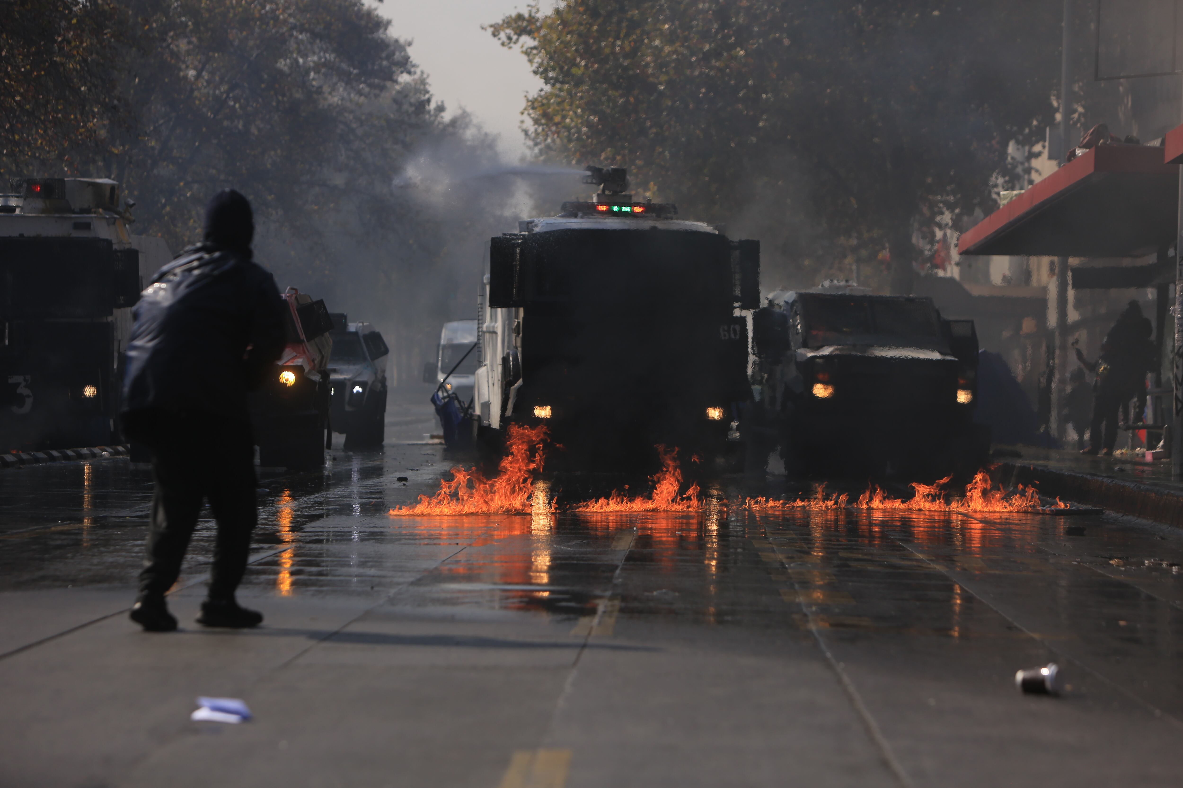 01 de Mayo de 2022/SANTIAGOIncidentes durante la marcha alterna del día del trabajador.
FOTO:AGENCIA UNO